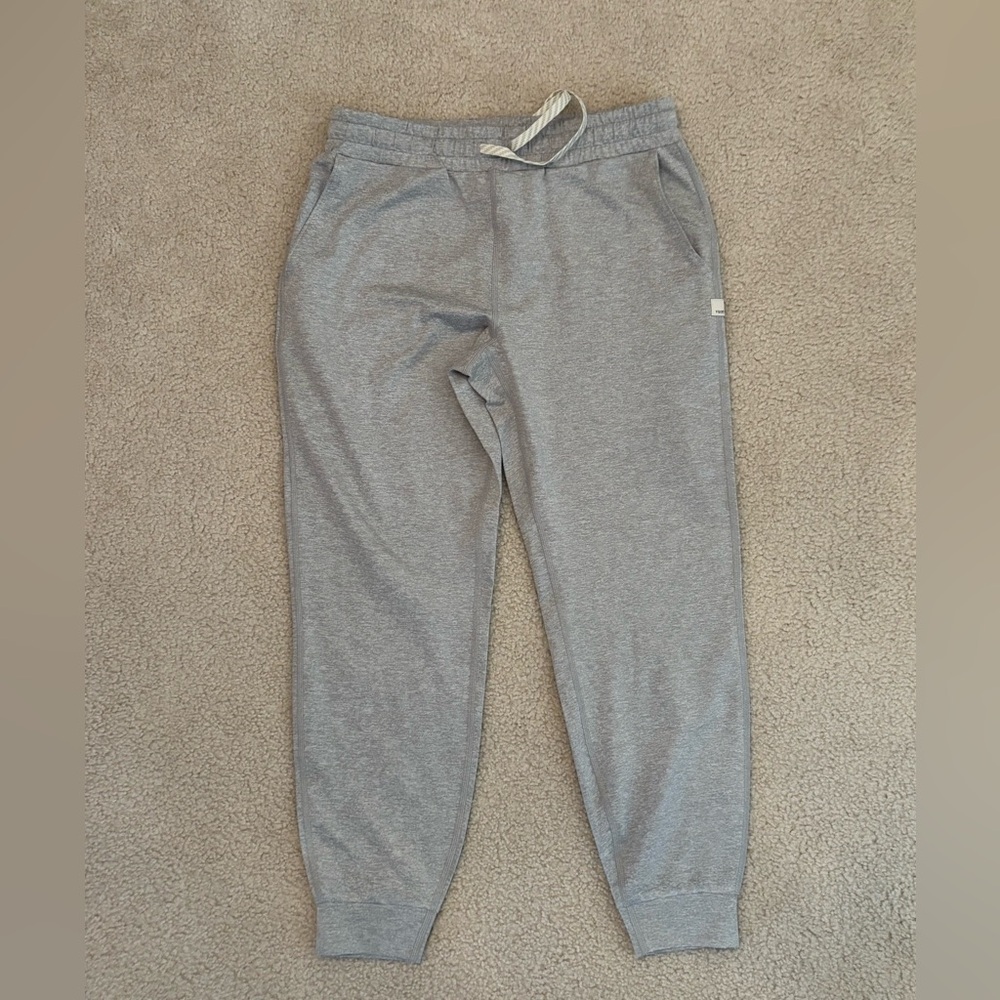 Vuori women performance joggers small gray